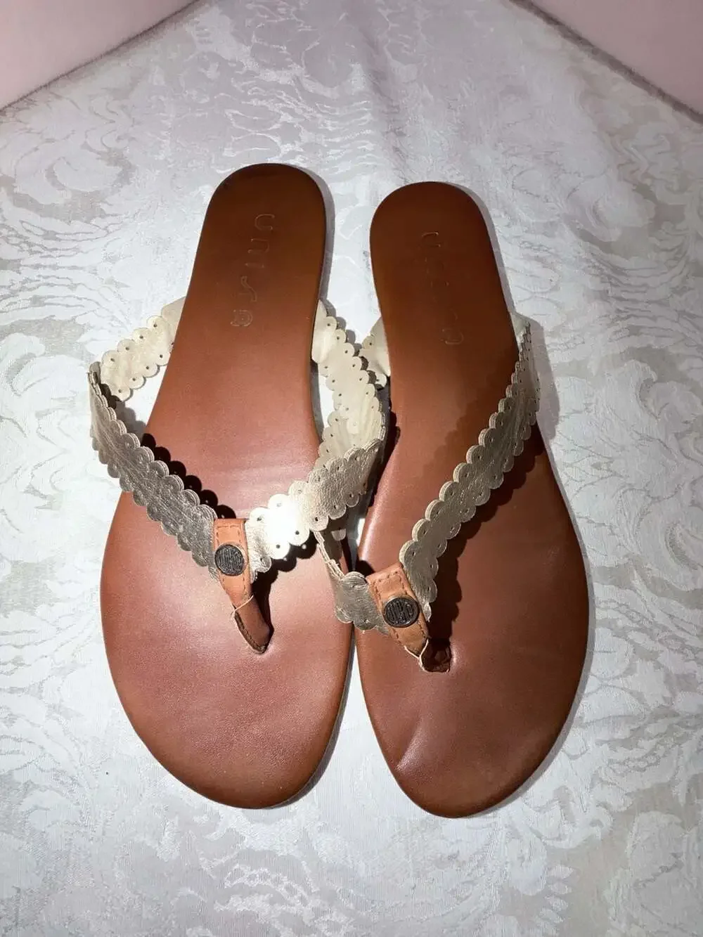 Unisa Gold Scalloped T-Strap Flat Thong Sandals Size 11M